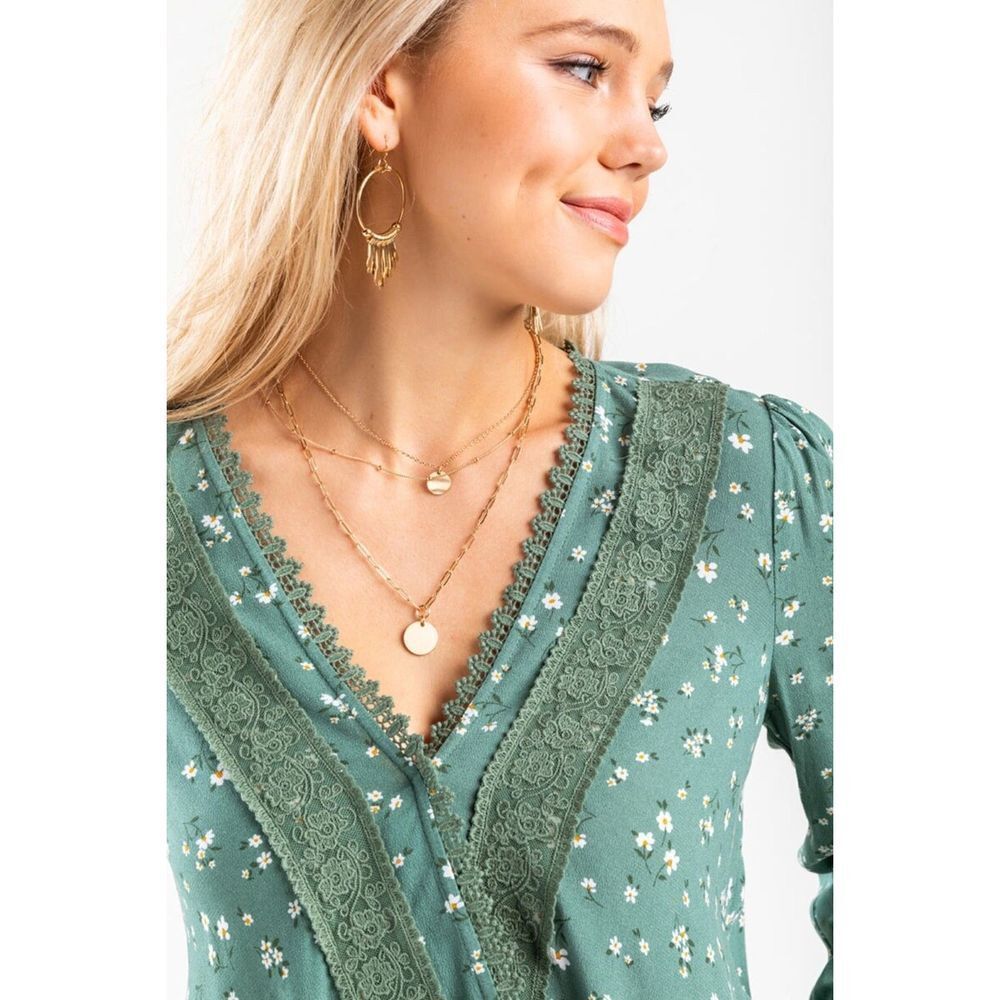 NWT Francesca’s Mi Ami Green Floral Long Sleeve Top Sz M - Picture 2 of 10